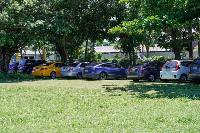 寬敞遼闊免費停車空間－南區最大漆彈場（高雄台糖精隼漆彈場）